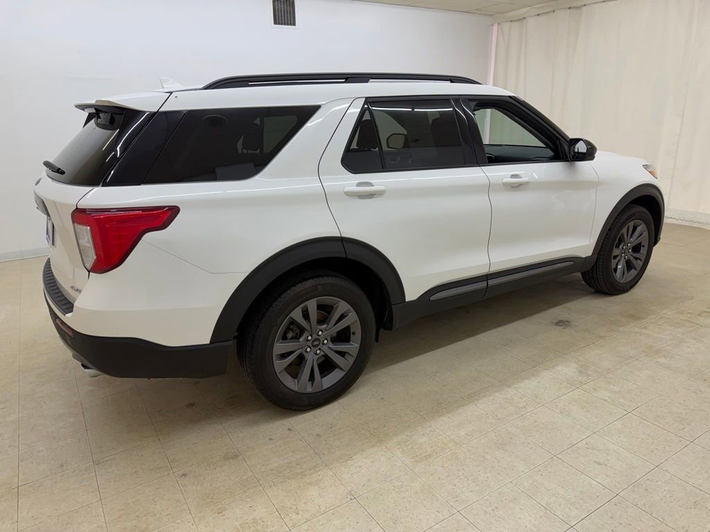 Used 2024 Ford Explorer XLT w/ Equipment Group 202A image 7
