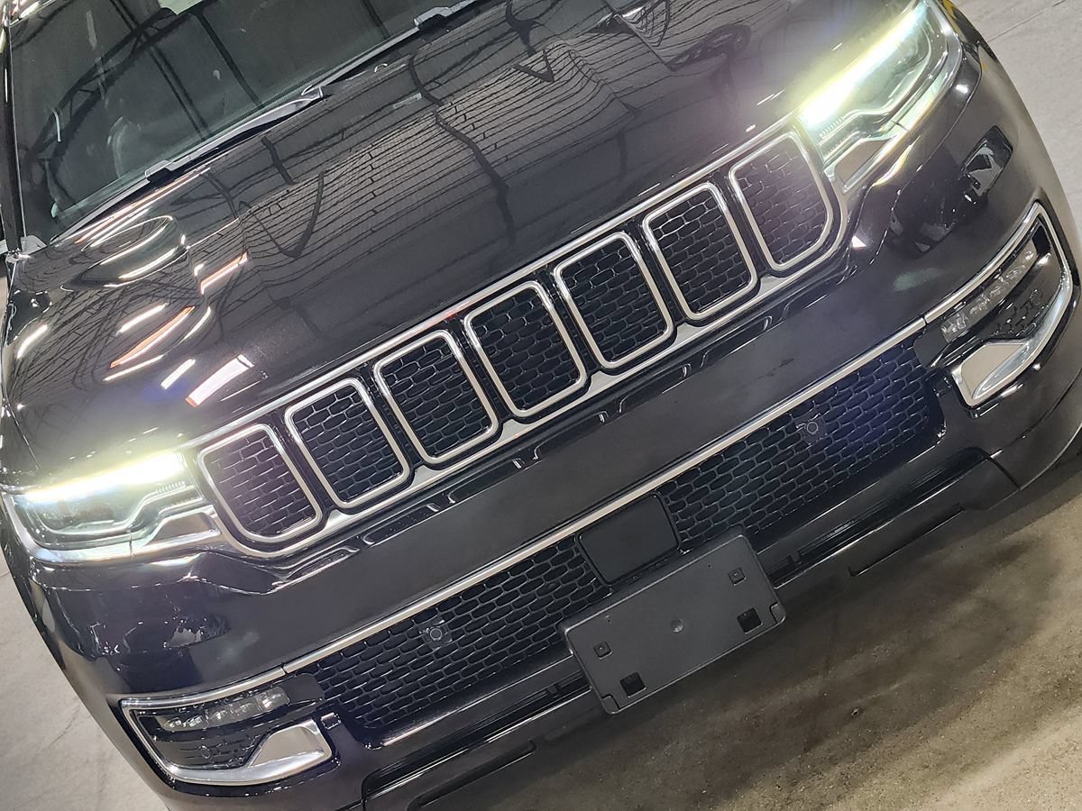 Used 2023 Jeep Wagoneer 4WD w/ Premium Group I image 19