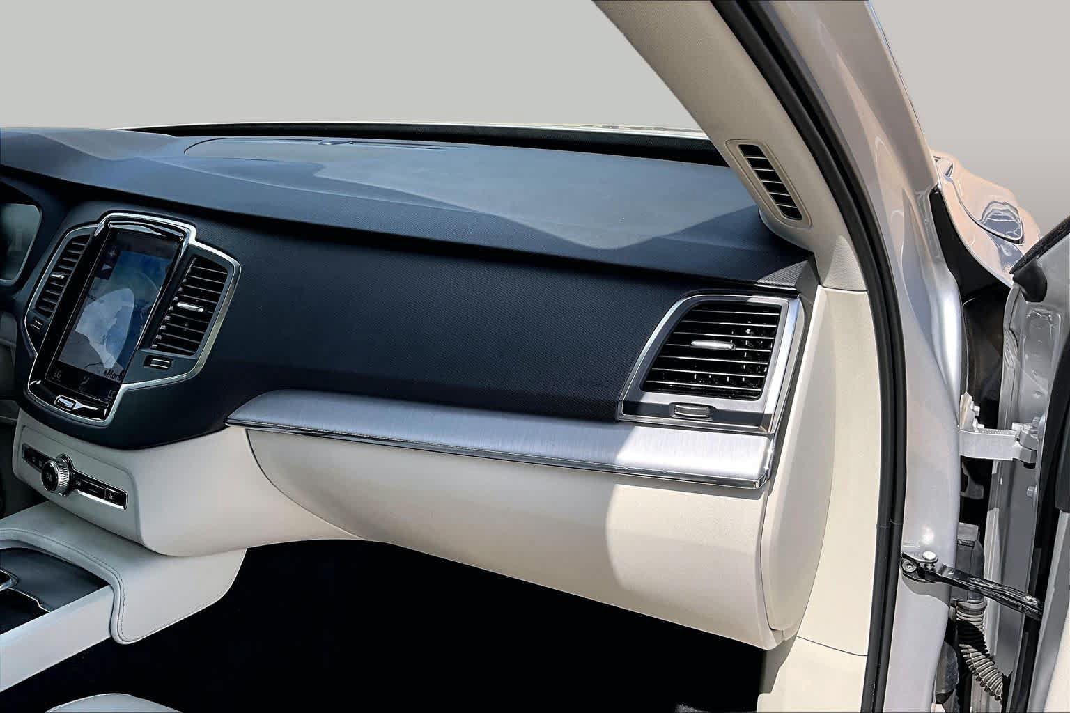 Used 2021 Volvo XC90 T5 Momentum w/ Protection Package Premier FWD image 19