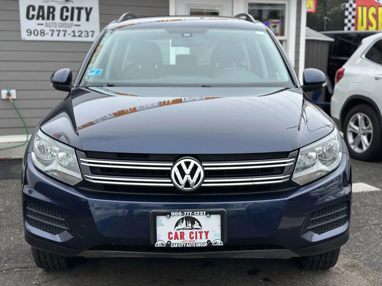 Used 2016 Volkswagen Tiguan S image 2