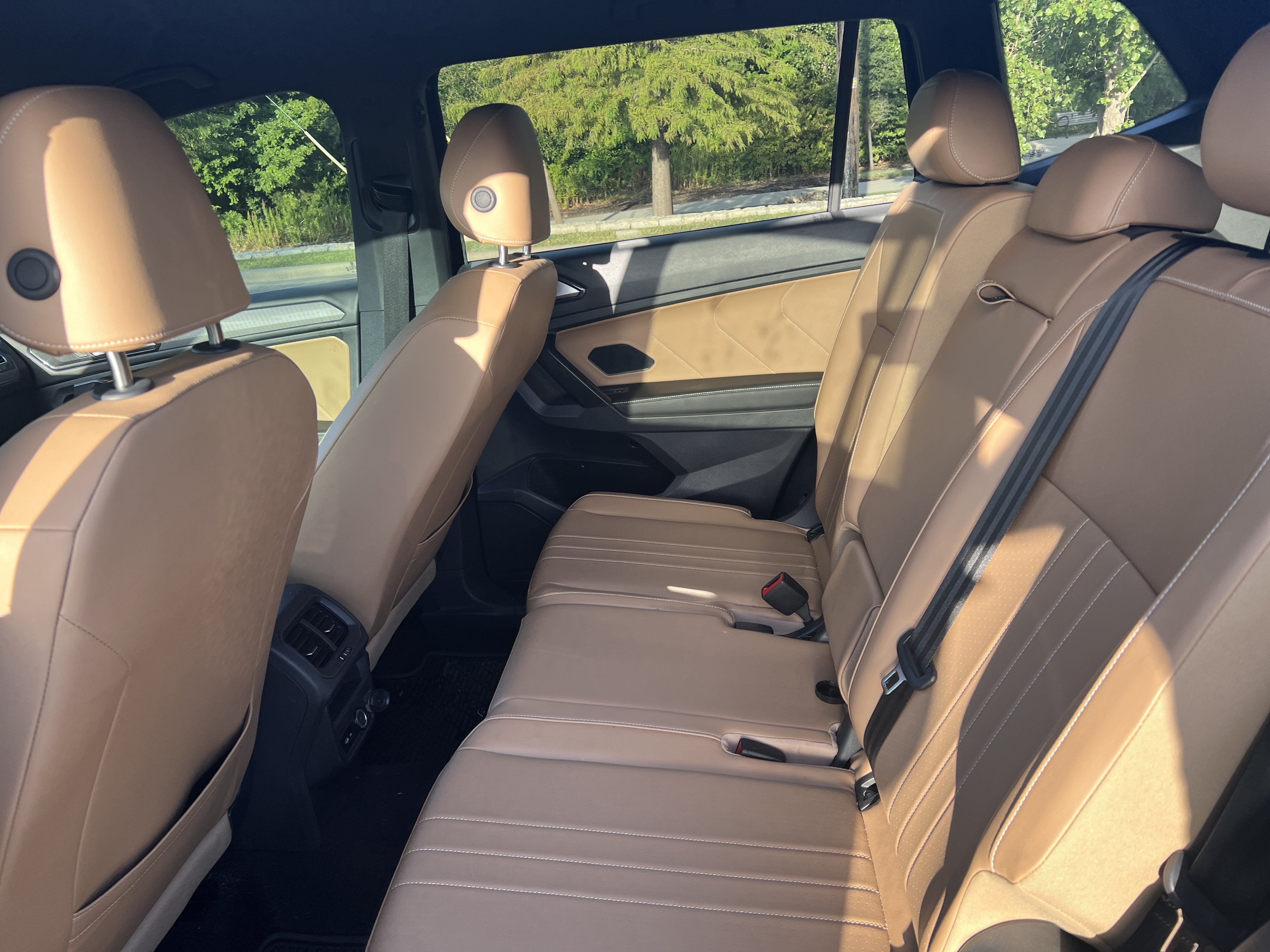 Used 2024 Volkswagen Tiguan SE w/ MDO Package, Three-Row FWD image 27