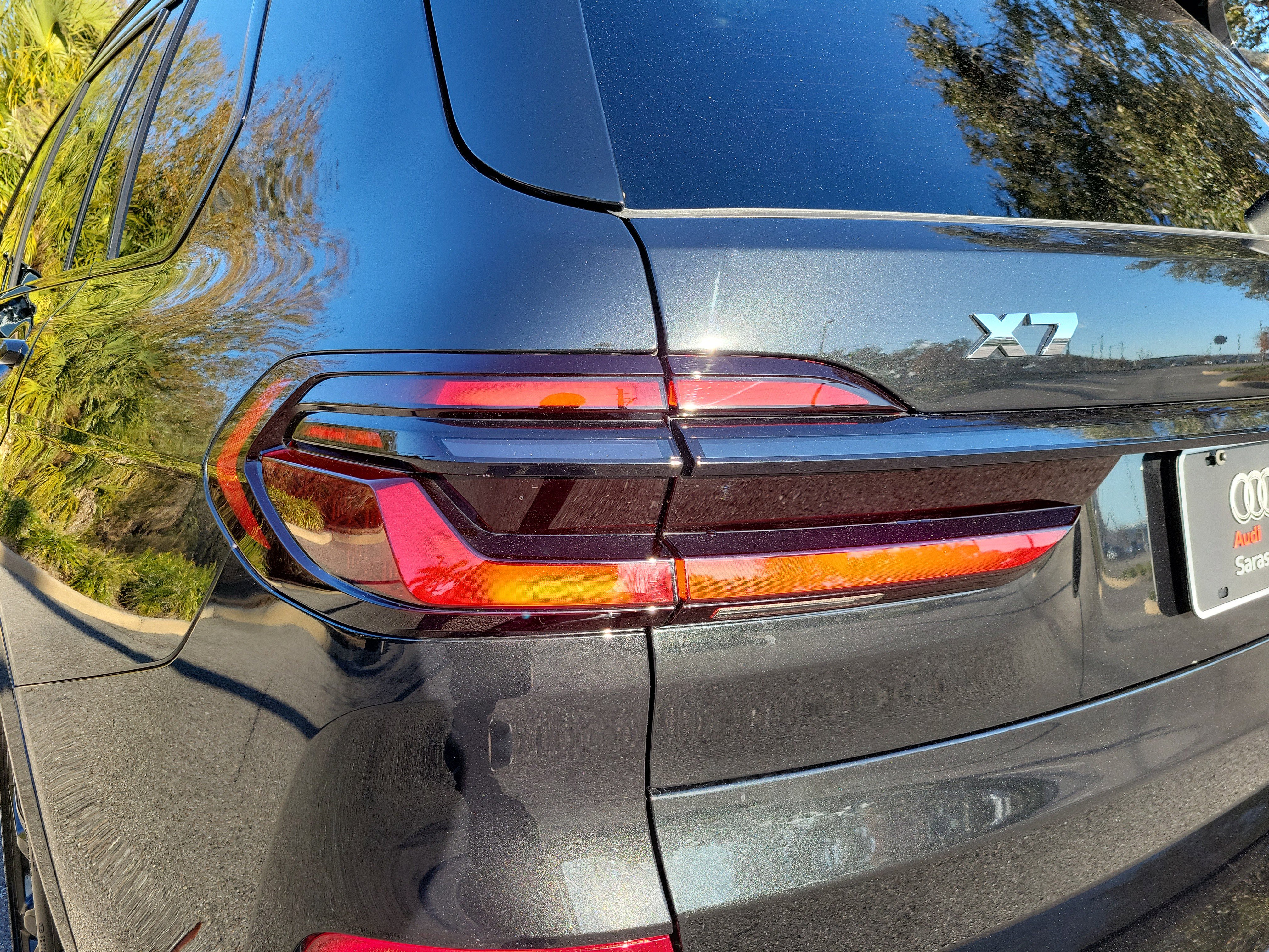 Used 2025 BMW X7 M60i image 10