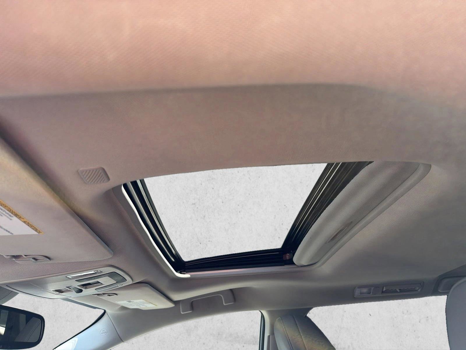 Used 2024 Toyota Sienna XLE FWD image 22