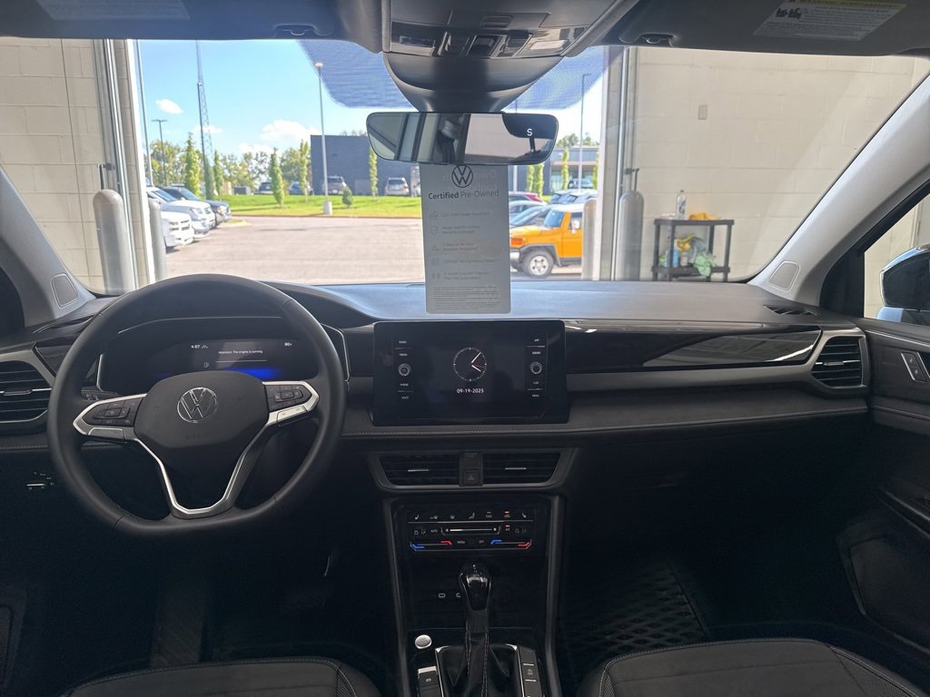 Certified 2025 Volkswagen Taos SE image 9
