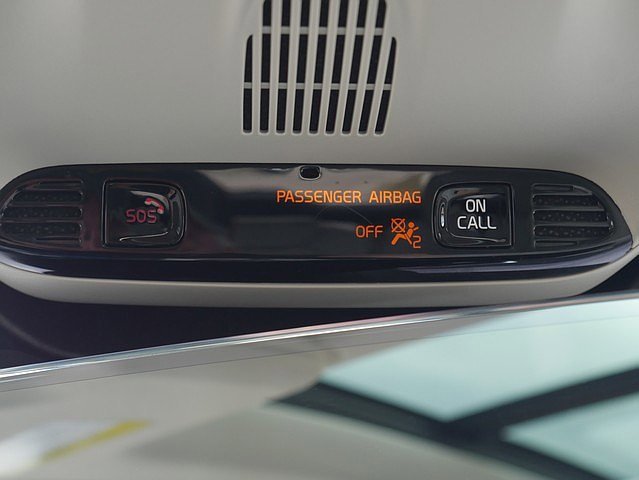 Used 2016 Volvo XC90 T6 Momentum w/ Momentum Plus Package image 45