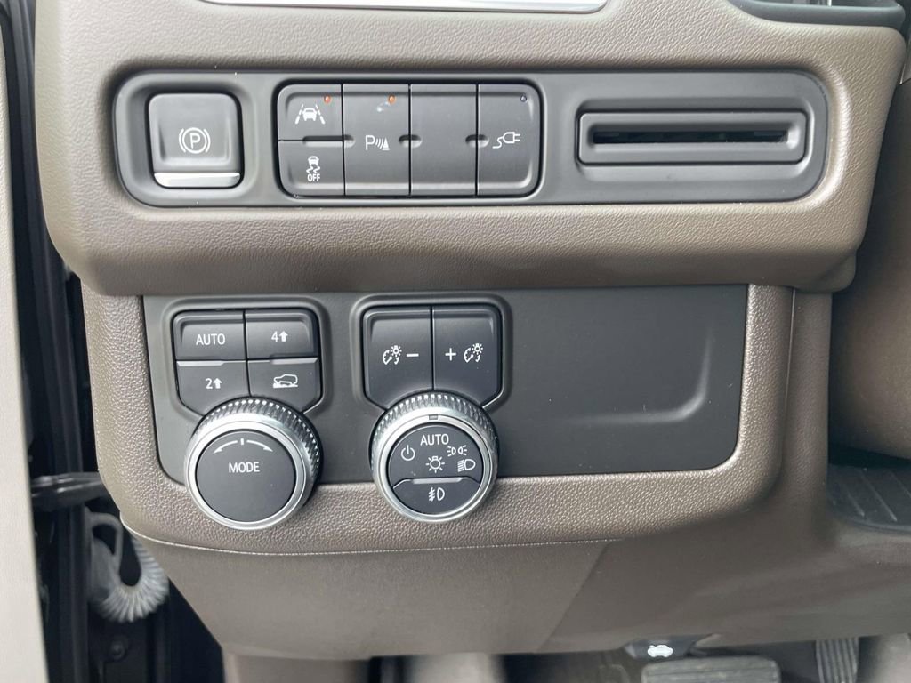 Used 2021 GMC Yukon SLT w/ SLT Premium Package image 22