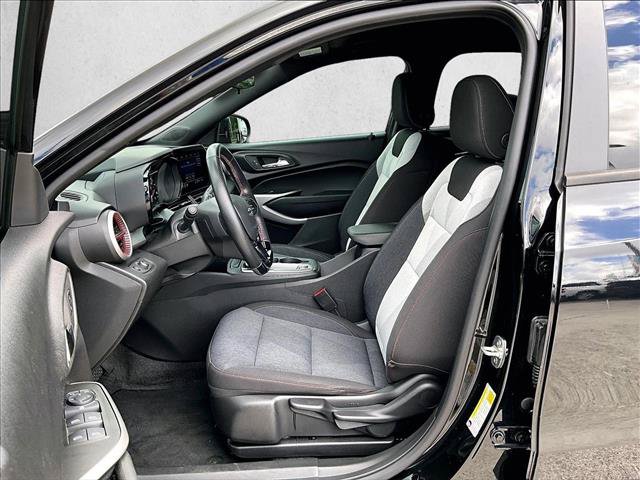 Used 2024 Chevrolet Trax RS FWD image 27