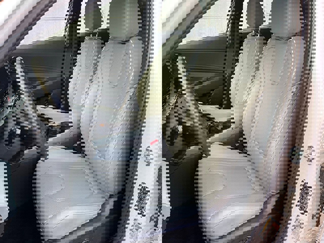 Used 2025 Hyundai Elantra Limited image 10