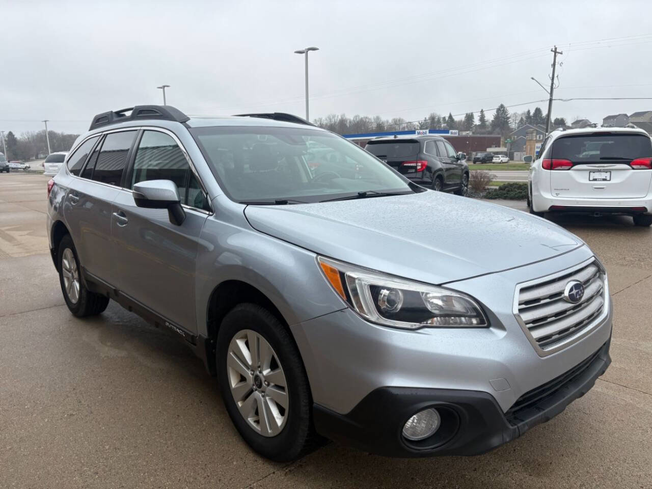 Used 2017 Subaru Outback 2.5i Premium image 6