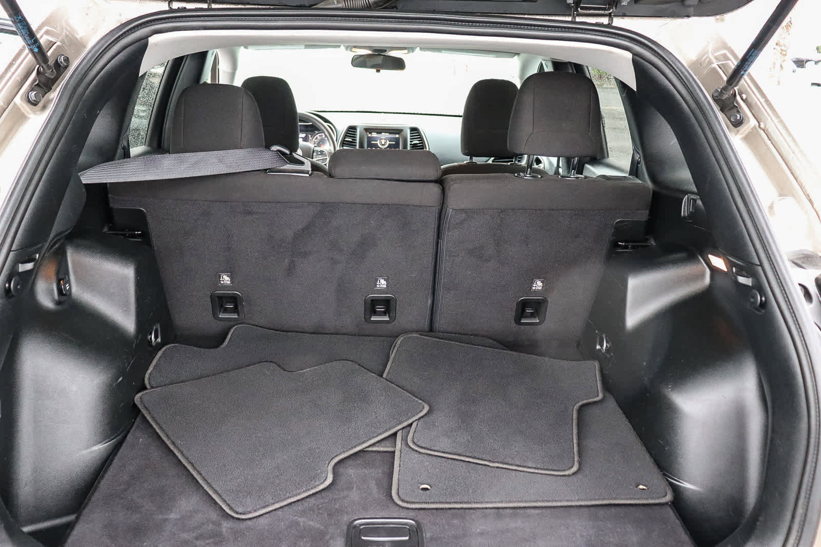 Used 2019 Jeep Cherokee Latitude w/ Popular Appearance Group image 27