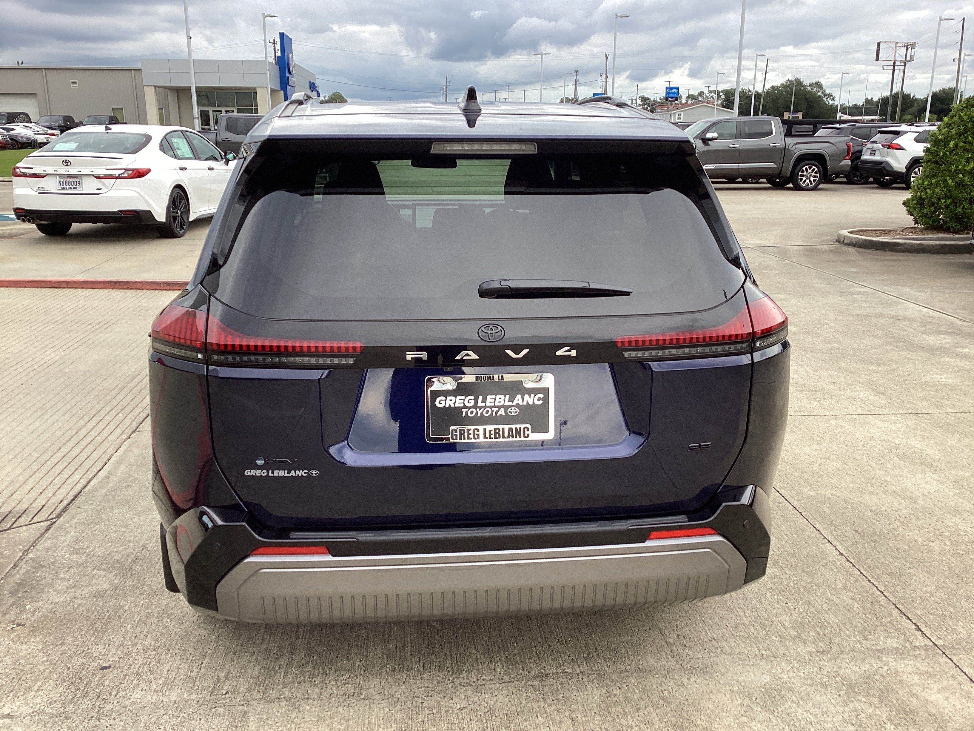 Used 2026 Toyota RAV4 SE FWD image 6