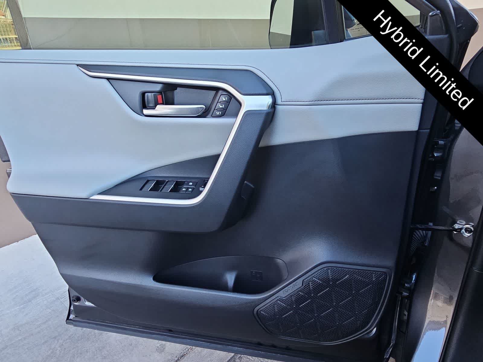 Used 2021 Toyota RAV4 Limited AWD/4WD image 28