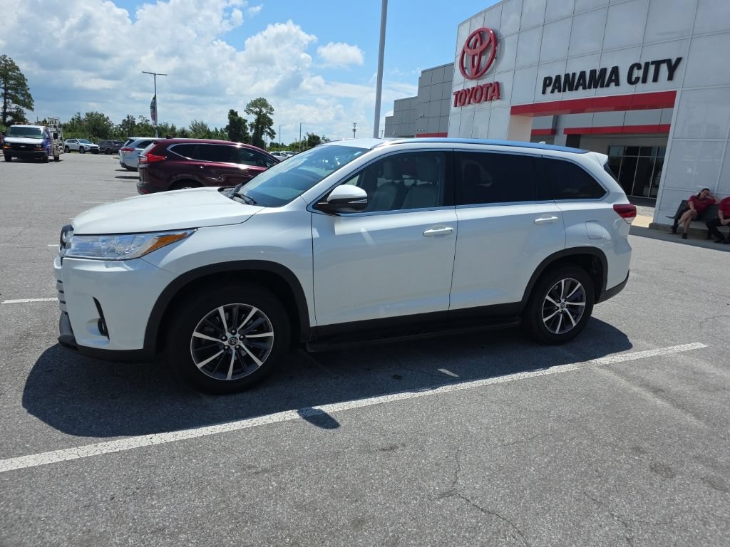 Used 2019 Toyota Highlander XLE FWD image 12