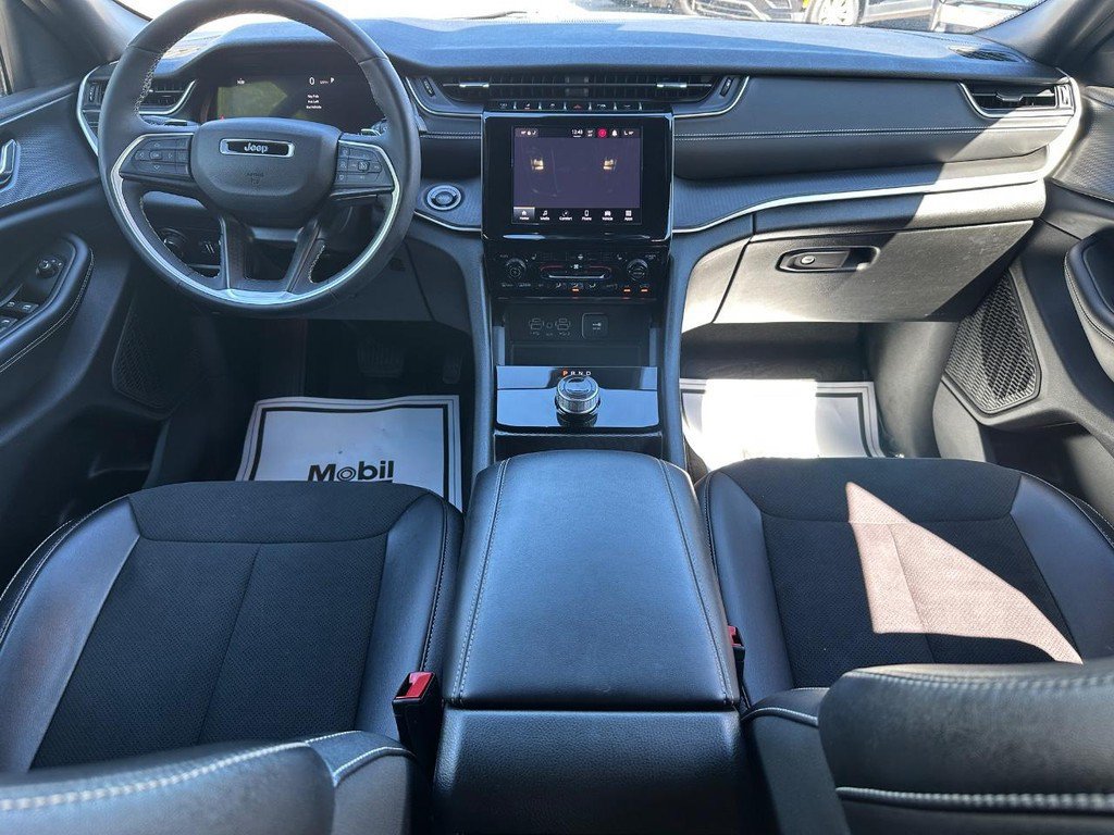 Used 2024 Jeep Grand Cherokee L Altitude AWD/4WD image 19