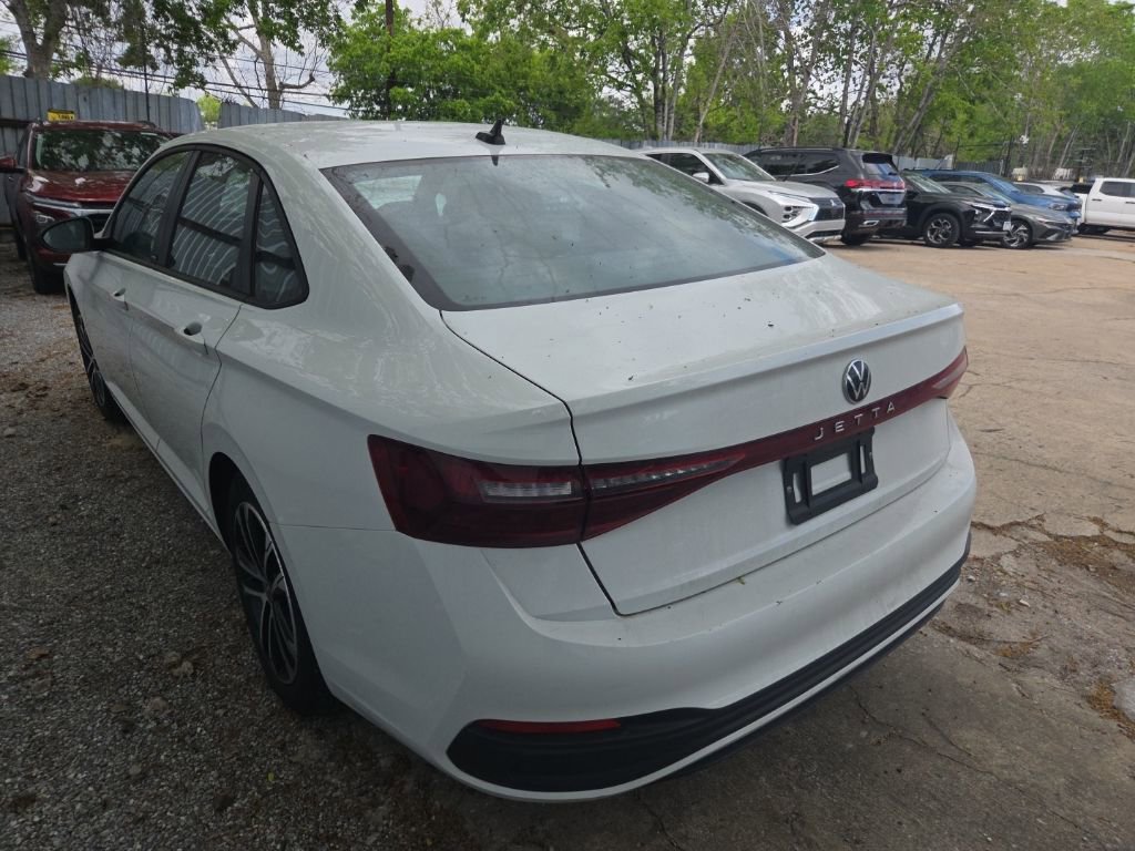 Used 2025 Volkswagen Jetta Sport image 9