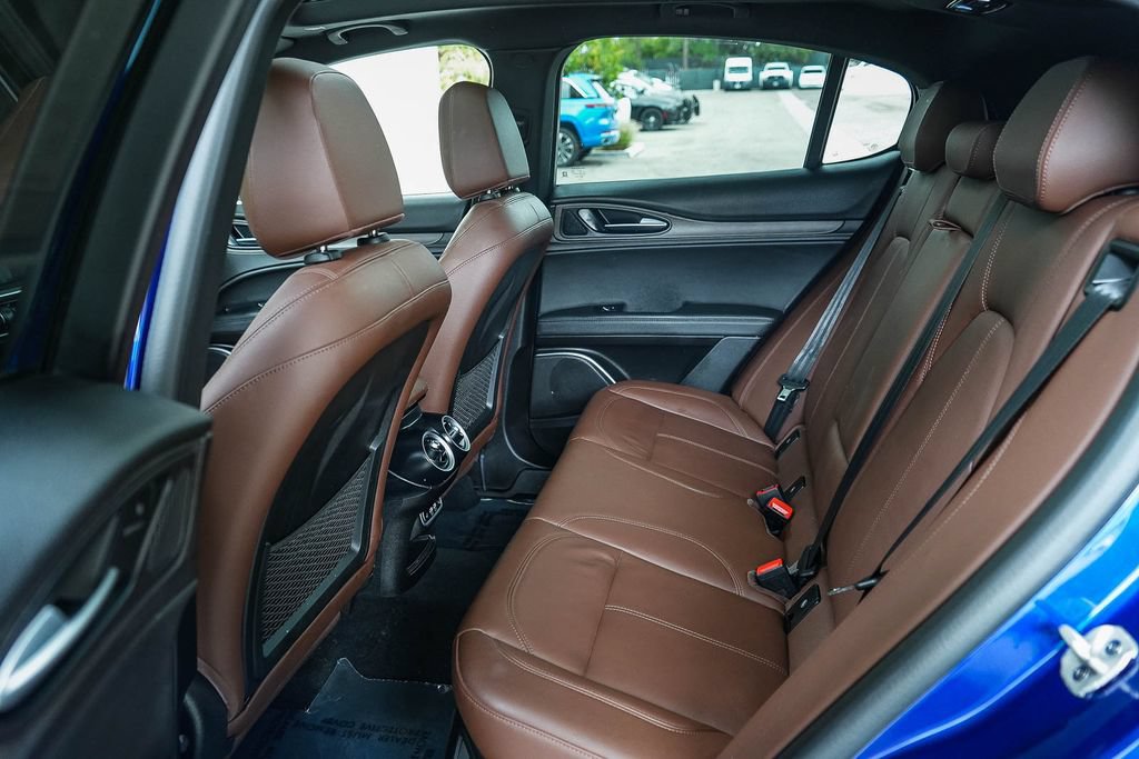 Used 2022 Alfa Romeo Stelvio Ti AWD/4WD image 17