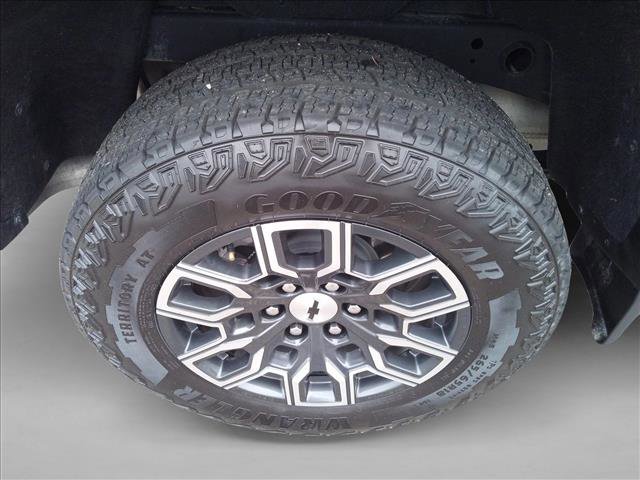 Used 2024 Chevrolet Colorado Z71 w/ Z71 Convenience Package 2 image 11