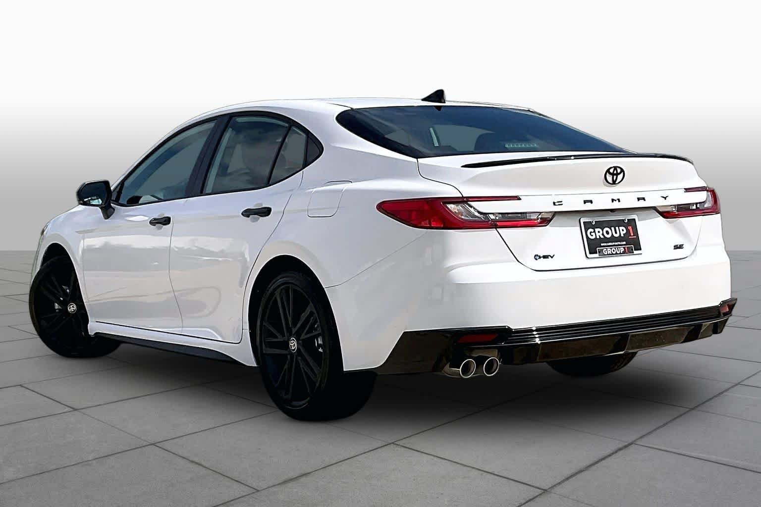 Used 2026 Toyota Camry Hybrid w/ Convenience Package FWD image 12