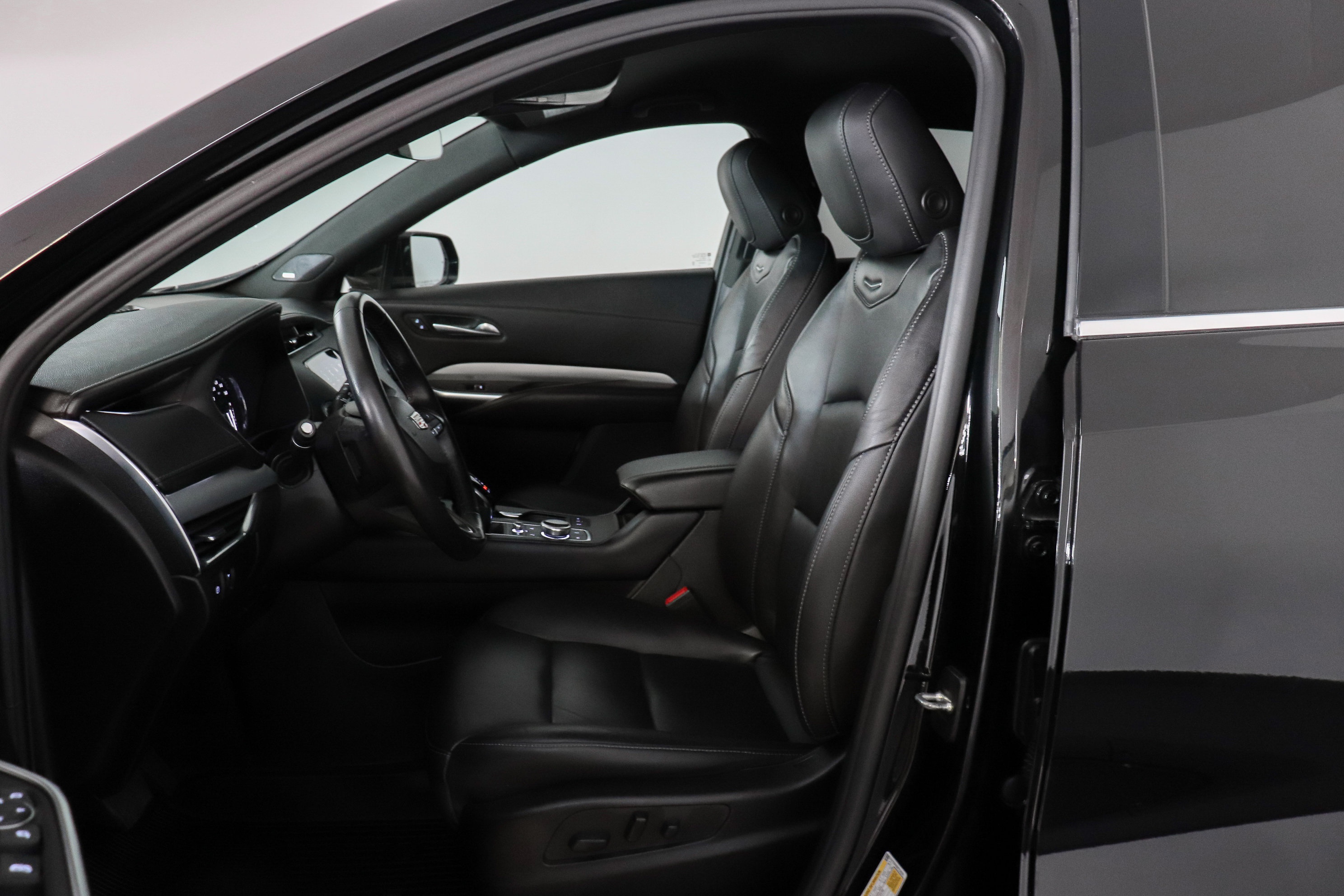 Used 2023 Cadillac XT4 Premium Luxury AWD/4WD image 15