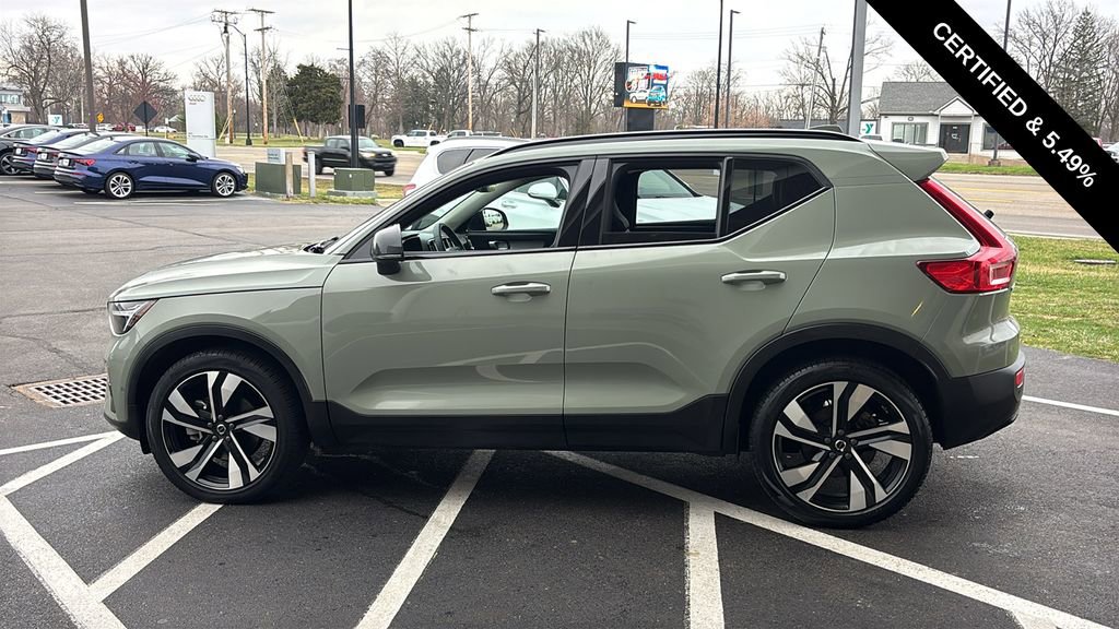 Certified 2023 Volvo XC40 B5 Plus w/ Driver Assist Package image 3
