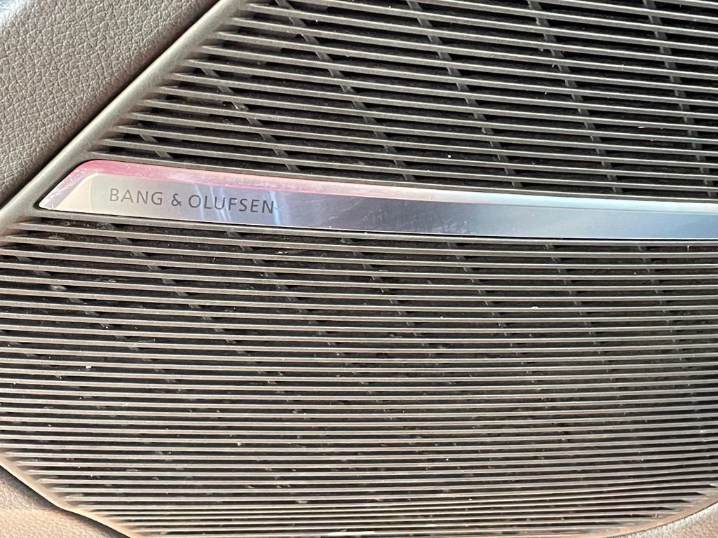 Used 2023 Audi RS Q8 w/ Black Optic Package image 21