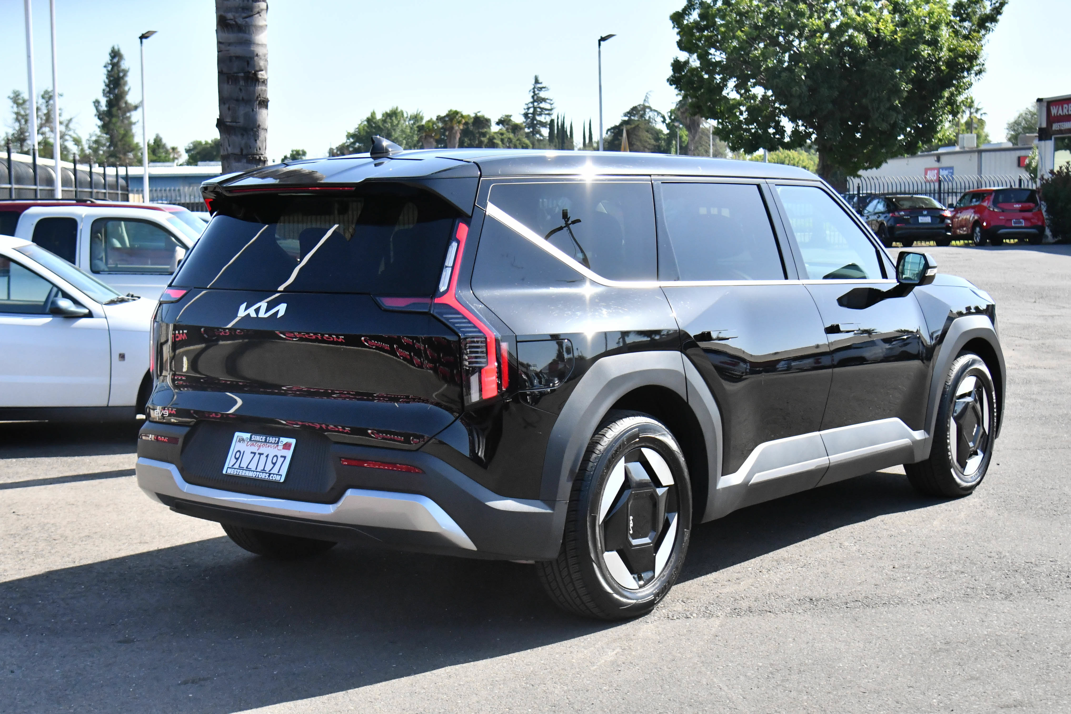 Used 2024 Kia EV9 Light Long Range RWD image 8