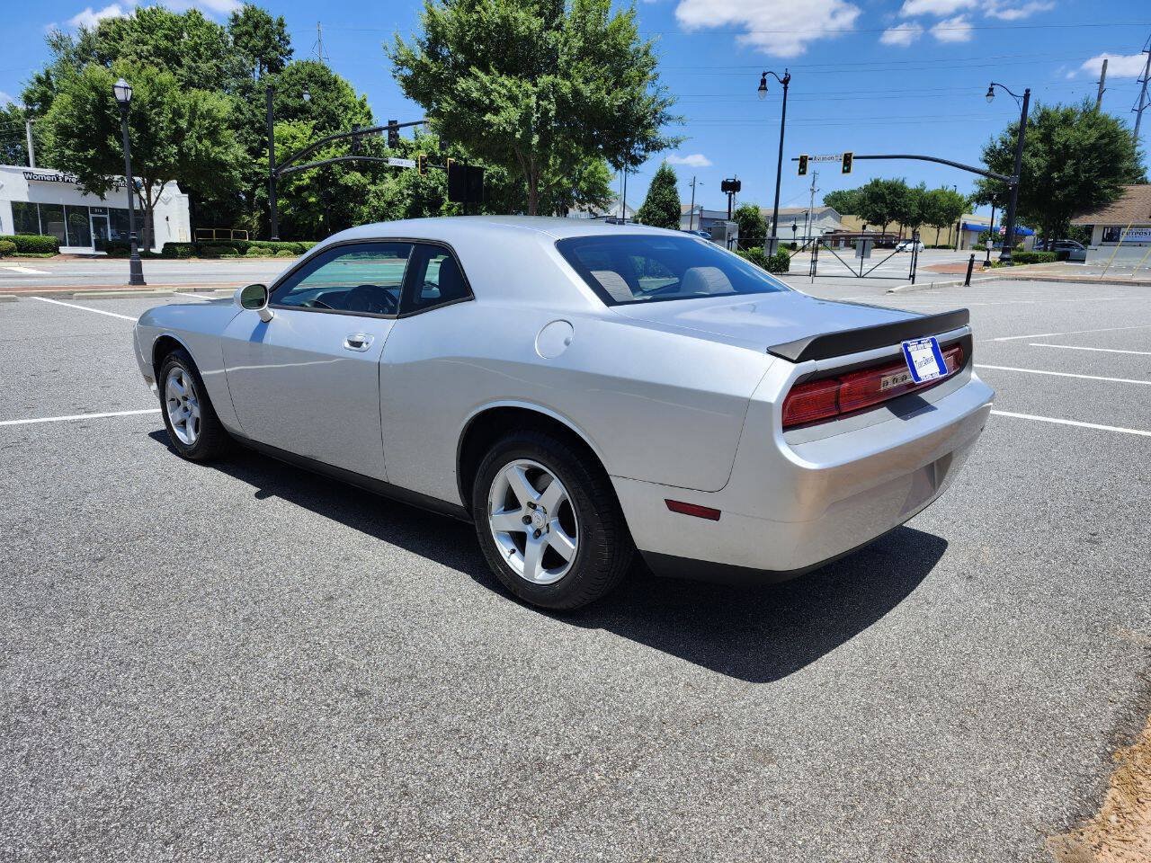 Used 2010 Dodge Challenger SE RWD image 13