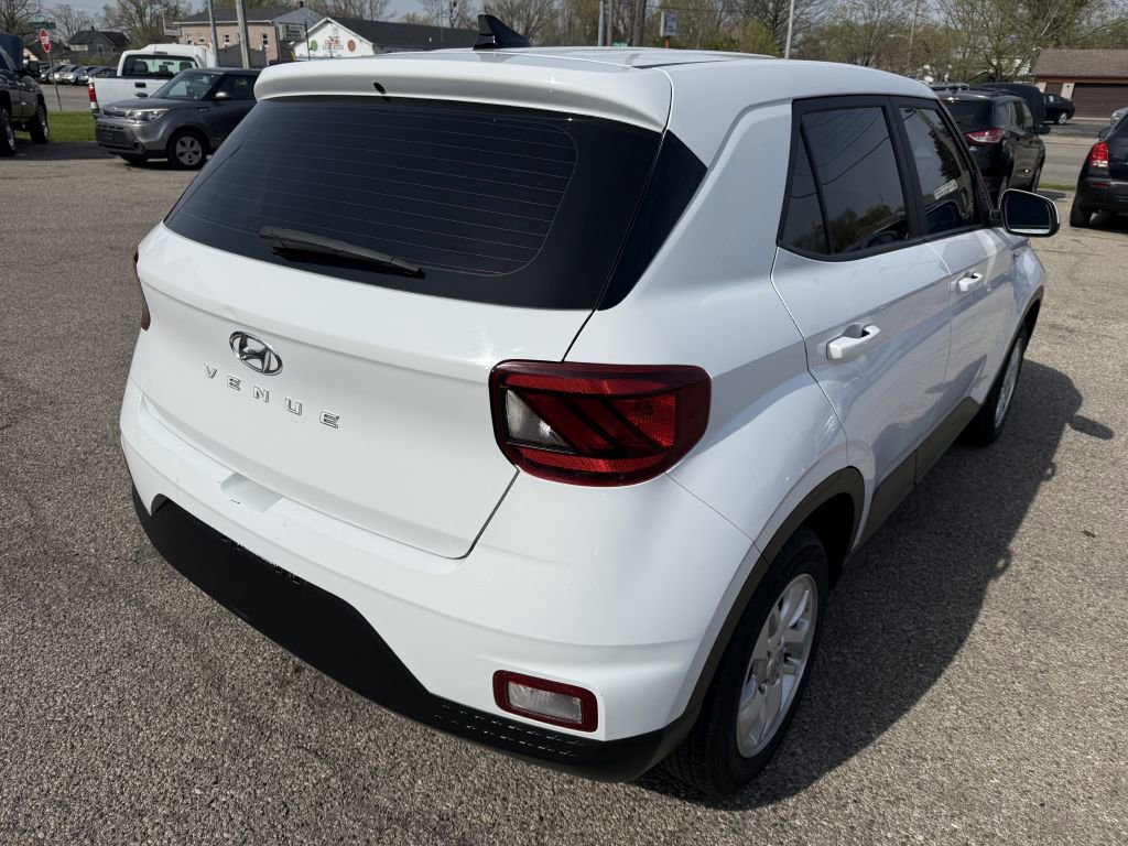 Used 2021 Hyundai Venue SE image 4