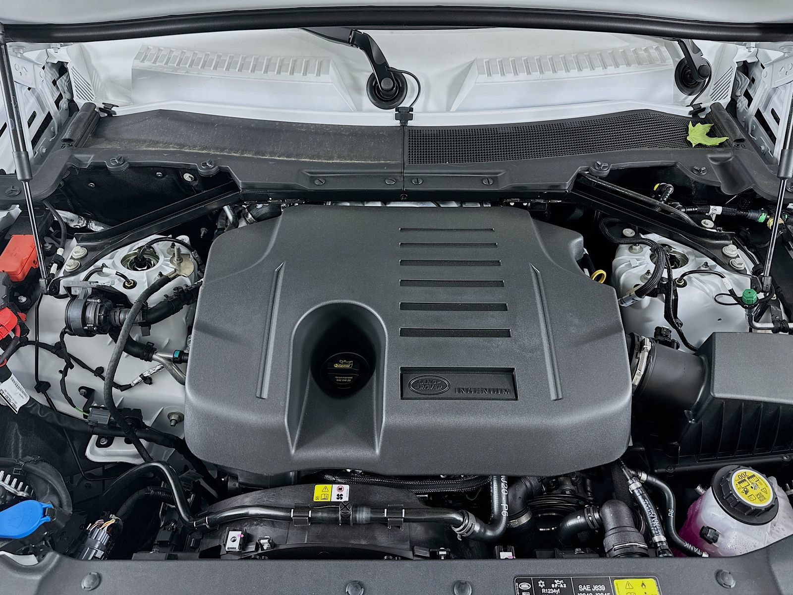 New 2026 Land Rover Defender 110 X-Dynamic SE AWD/4WD image 13
