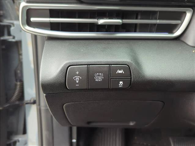 Used 2023 Hyundai Elantra Limited FWD image 6
