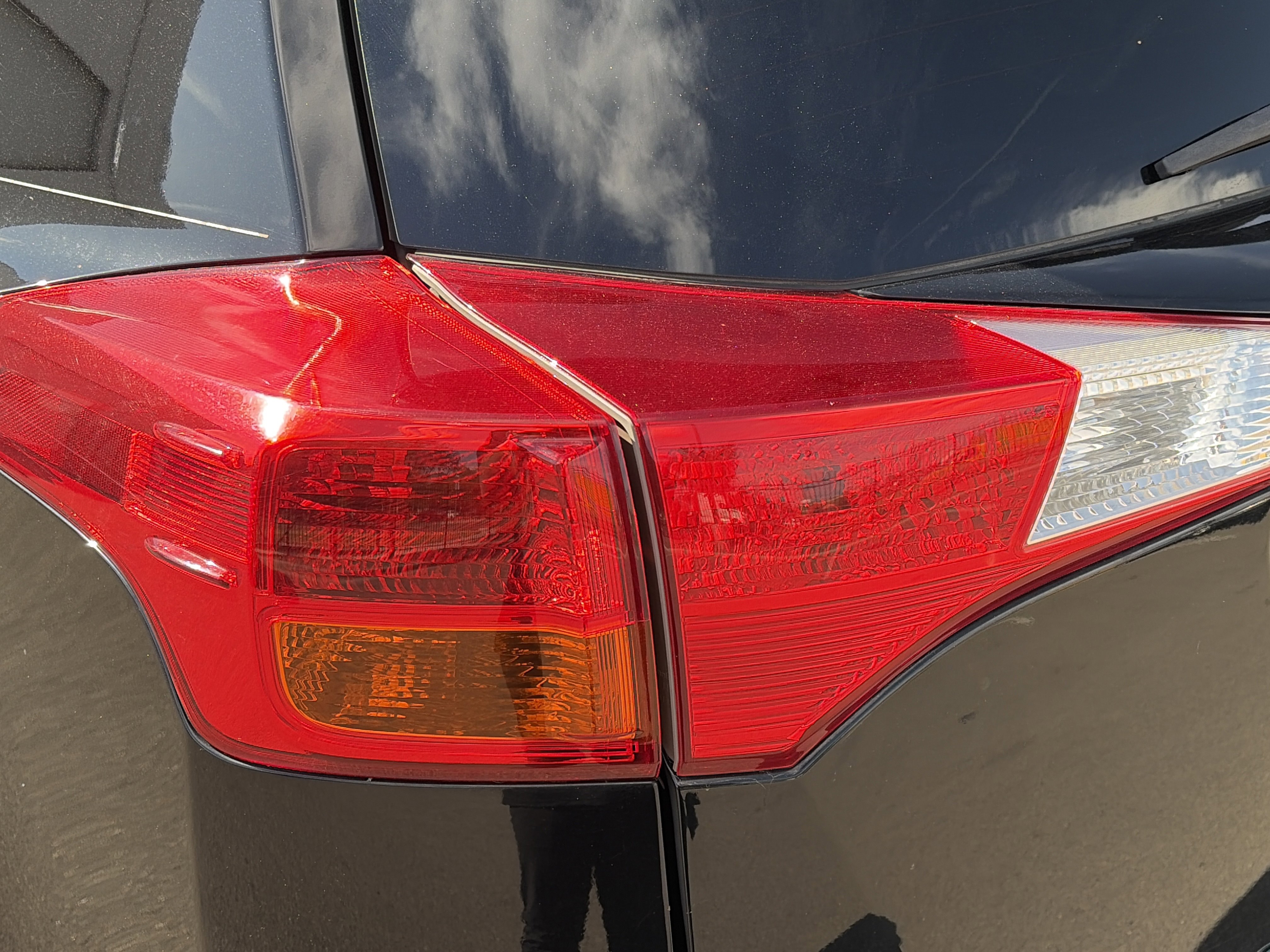 Used 2015 Toyota RAV4 XLE AWD/4WD image 25