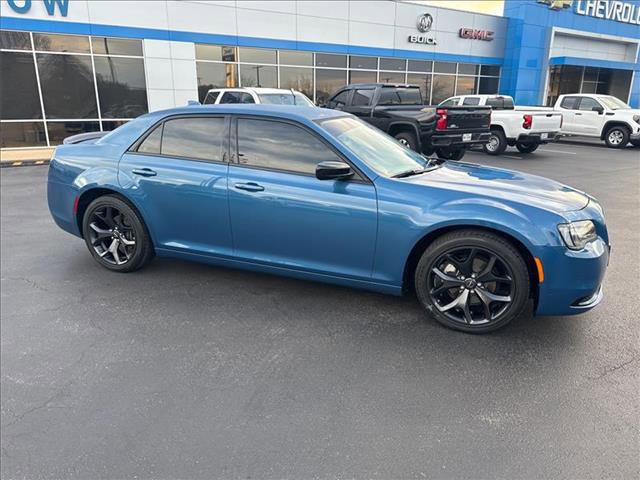 Used 2023 Chrysler 300 Touring w/ Sport Appearance Package image 5