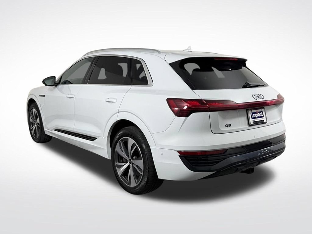 Used 2024 Audi Q8 e-tron Premium Plus w/ Premium Plus Package AWD/4WD image 10