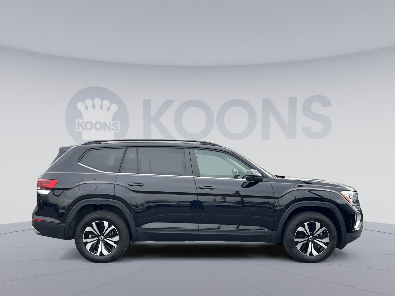 Used 2025 Volkswagen Atlas SE image 7