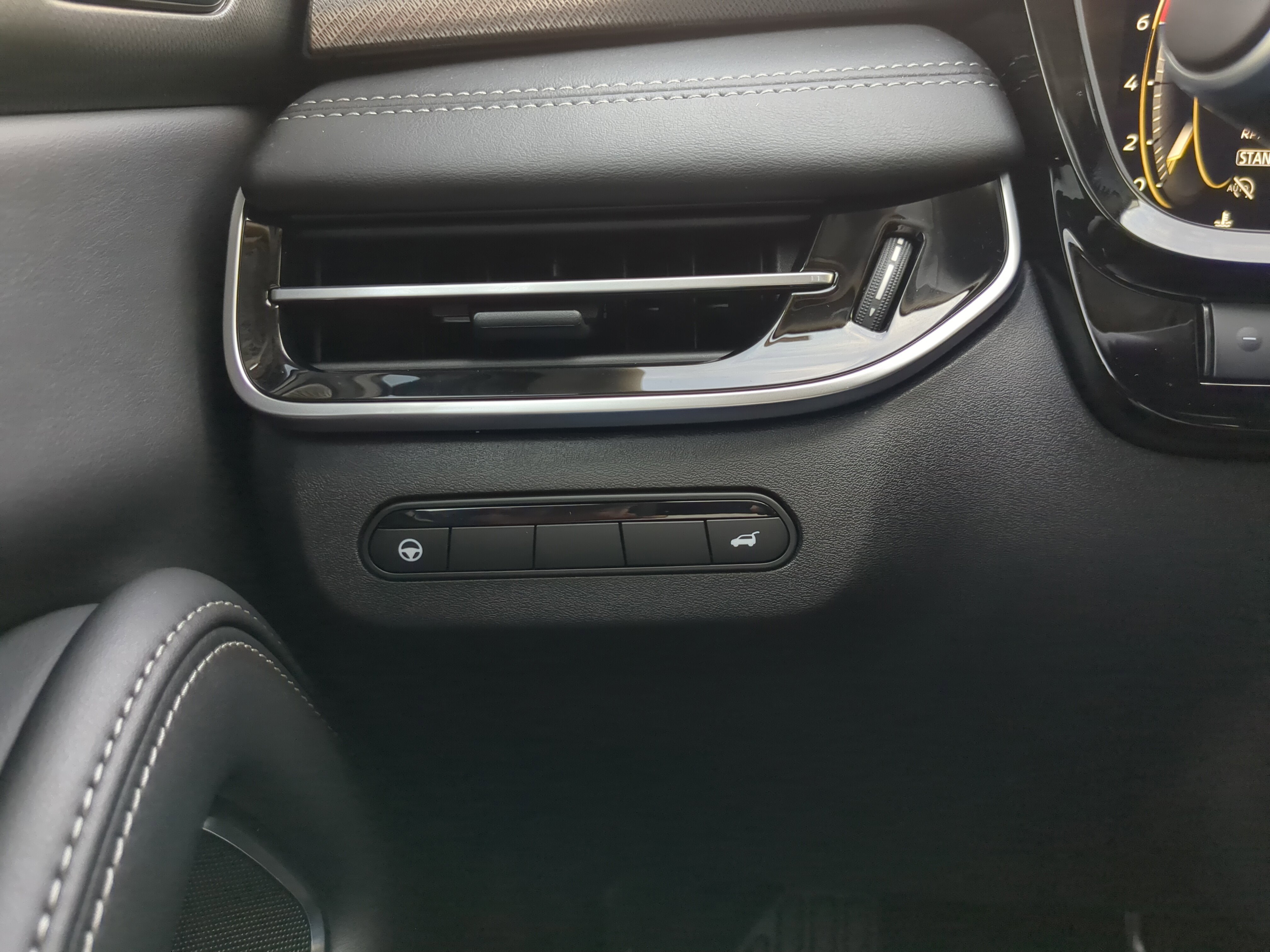 New 2026 INFINITI QX60 Luxe w/ Cargo Package image 31