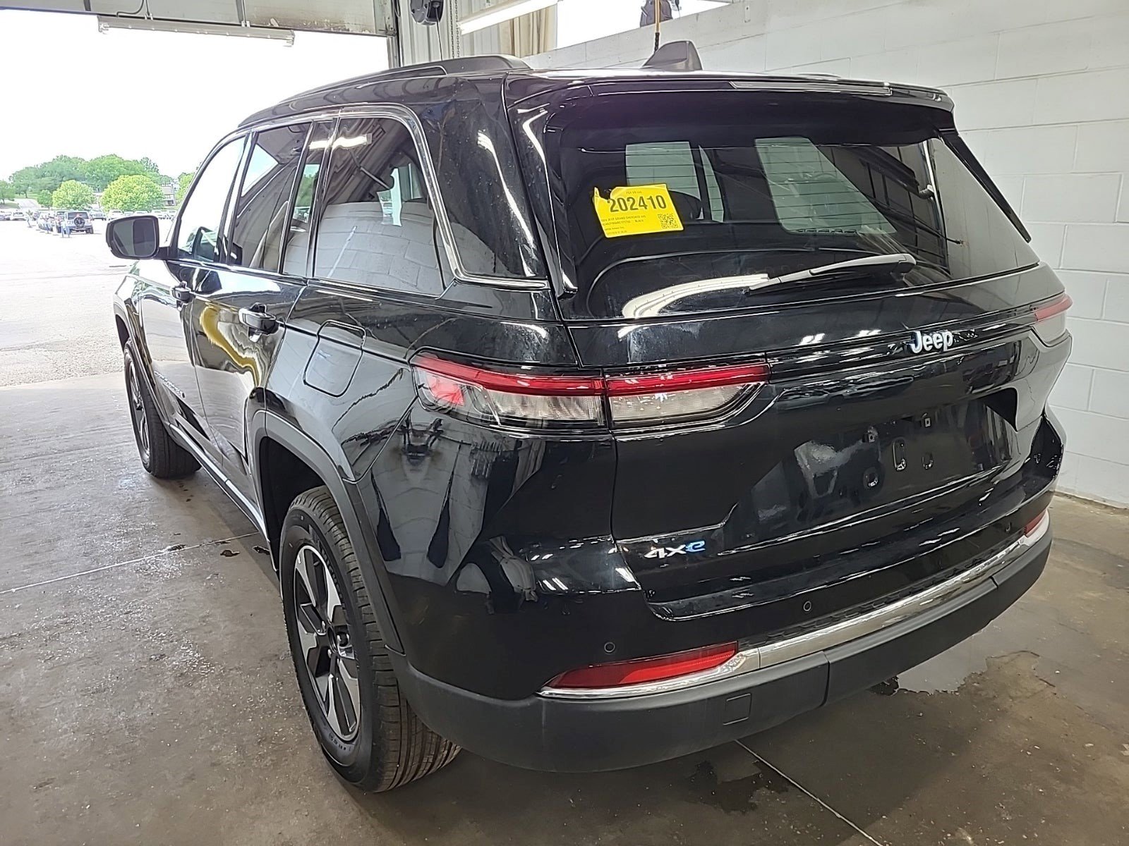 Used 2024 Jeep Grand Cherokee Limited 4xe AWD/4WD image 4