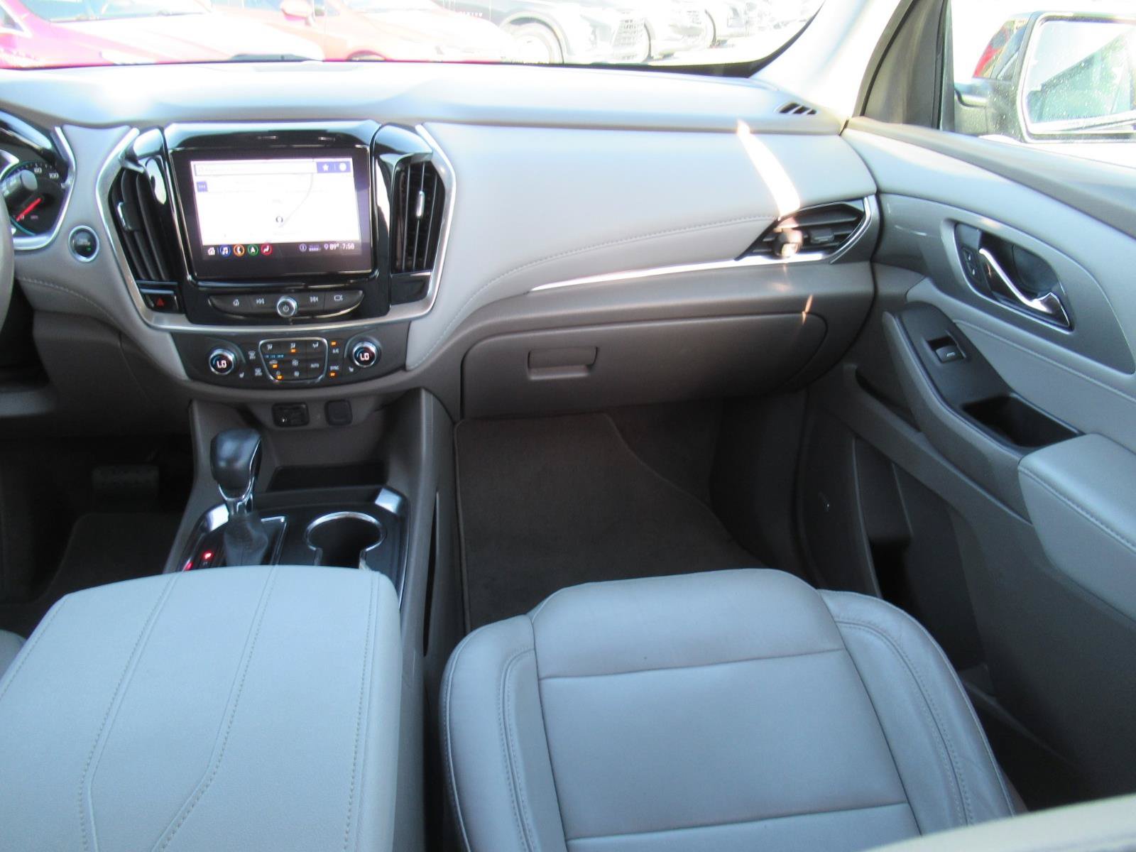 Used 2021 Chevrolet Traverse LT w/ LT Premium Package AWD/4WD image 14