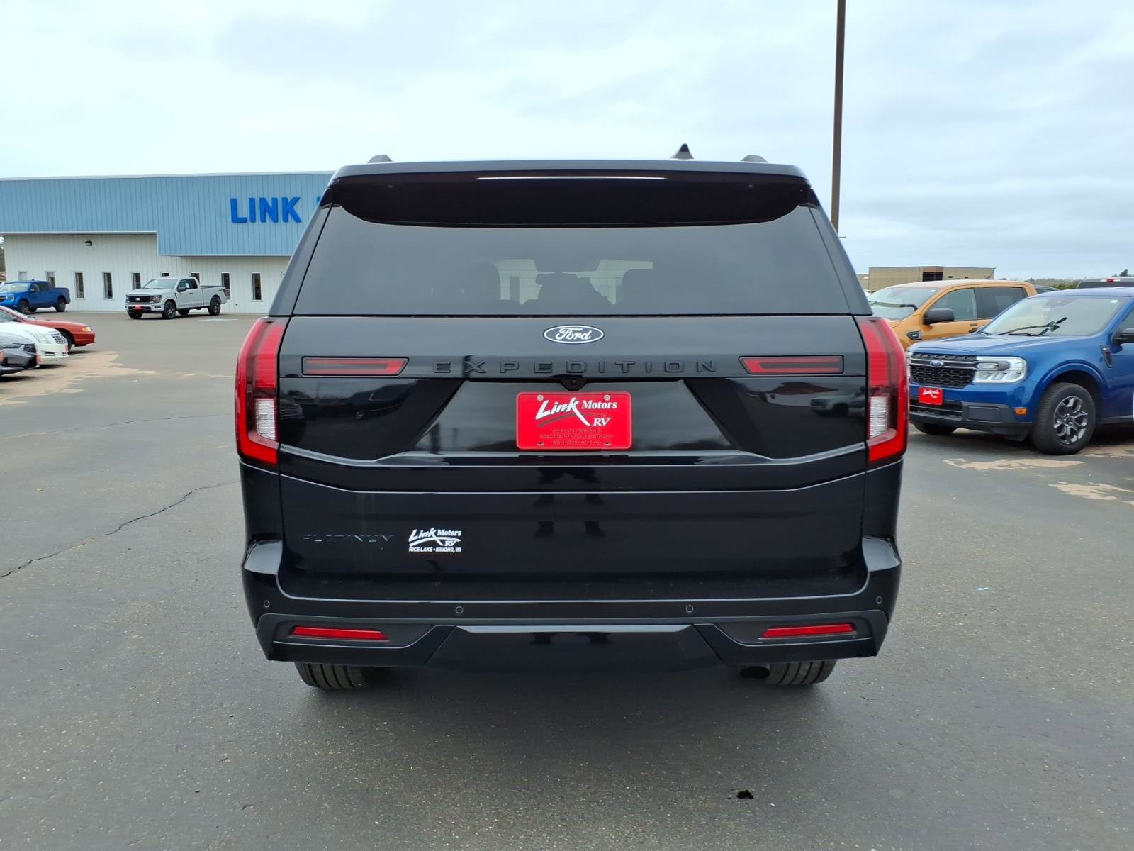 Used 2025 Ford Expedition Platinum w/ Stealth Appearance Package AWD/4WD image 5