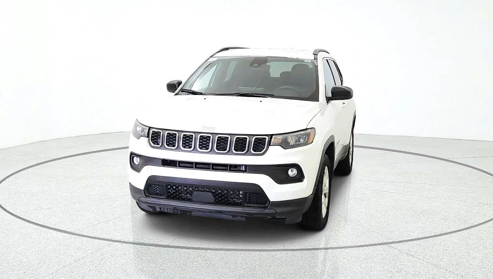 Used 2024 Jeep Compass Latitude AWD/4WD image 3