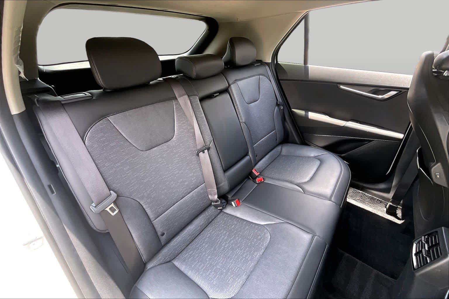 Used 2024 Kia Niro EX FWD image 18
