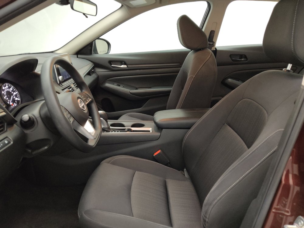 Used 2025 Nissan Altima 2.5 SV FWD image 17