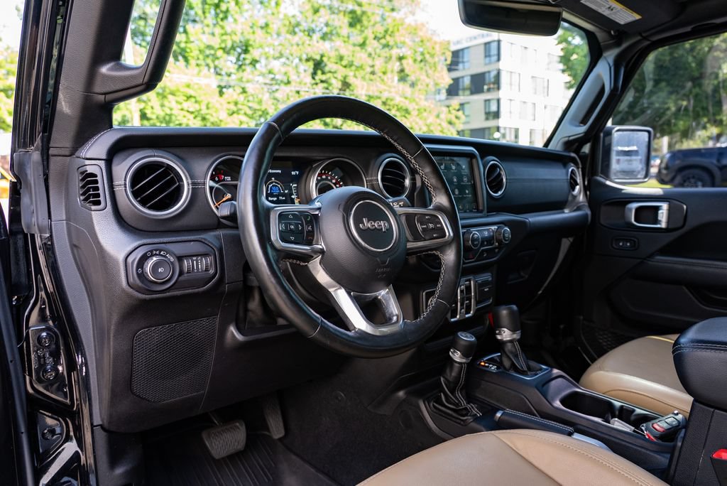 Used 2018 Jeep Wrangler Unlimited Sahara w/ Uconnect 4C Nav & Sound Group AWD/4WD image 22