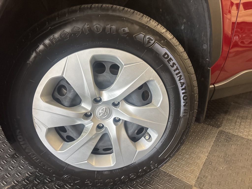 Used 2022 Toyota RAV4 LE image 4