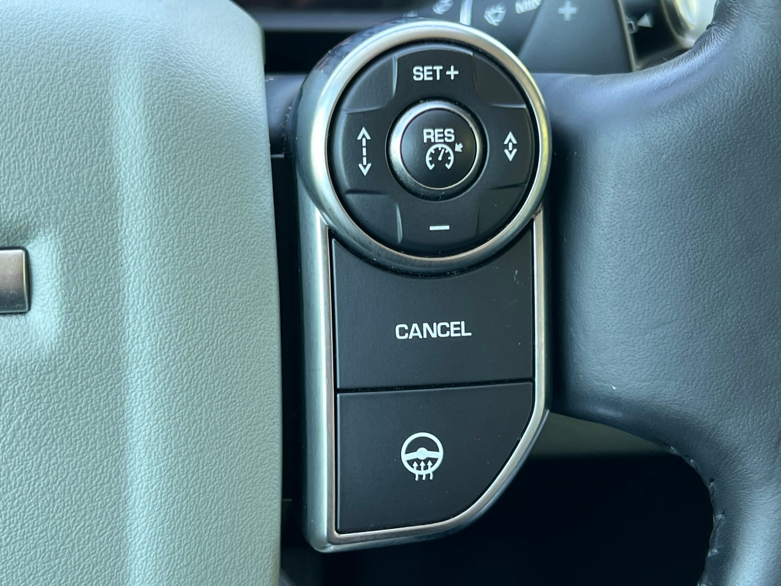 Used 2018 Land Rover Discovery HSE Luxury AWD/4WD image 25