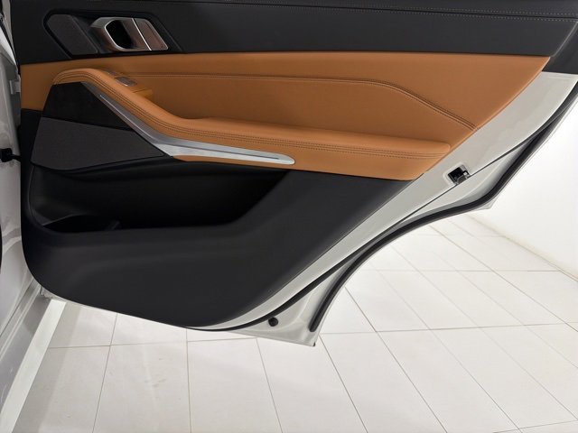 Certified 2024 BMW X7 xDrive40i w/ M Sport Package image 23