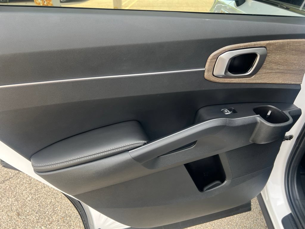 Certified 2023 Kia Sorento X-Line EX AWD/4WD image 11