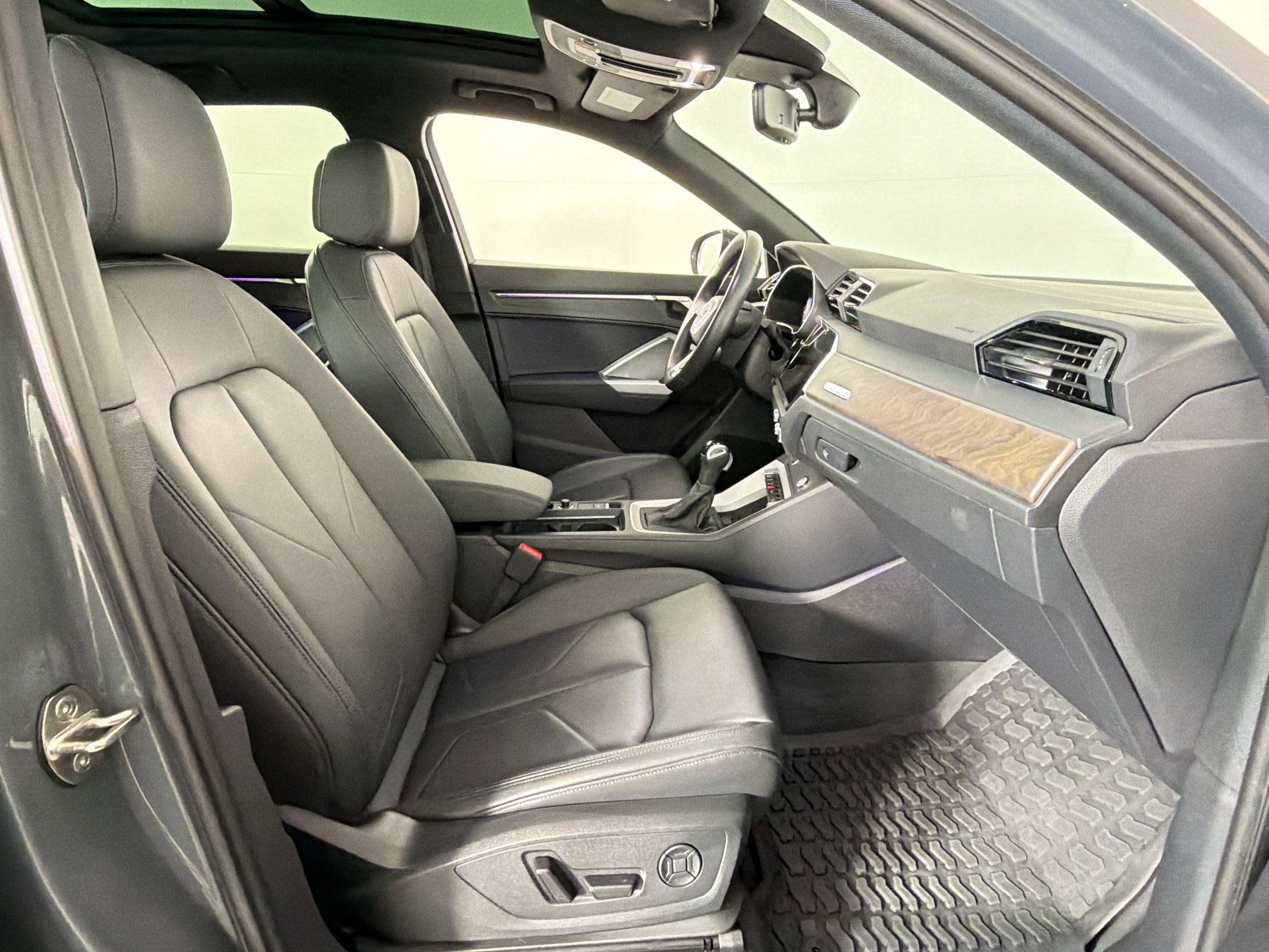 Used 2024 Audi Q3 2.0T Premium Plus w/ Premium Plus Package image 30