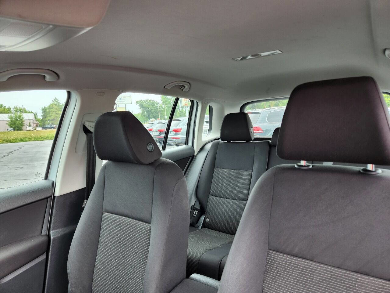 Used 2018 Volkswagen Tiguan Limited w/ Premium Package image 12