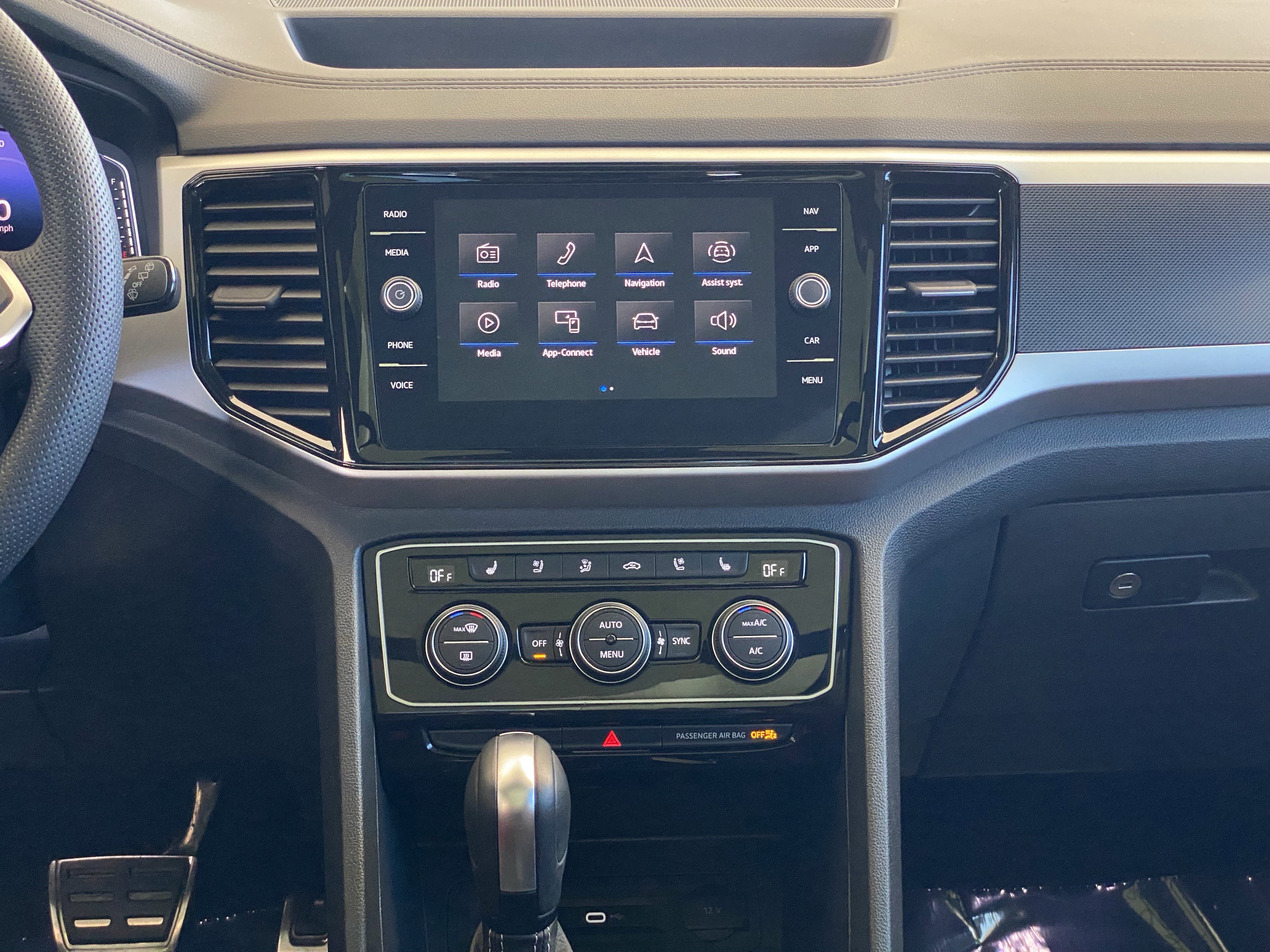 Certified 2023 Volkswagen Atlas Cross Sport SEL Premium R-Line AWD/4WD image 34