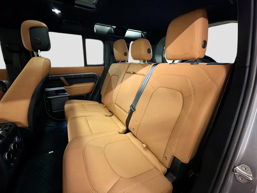 Used 2024 Land Rover Defender 110 SE AWD/4WD image 25